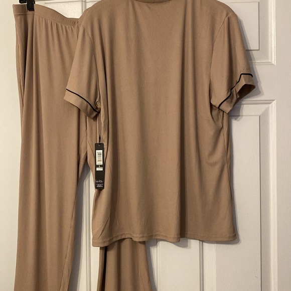 Nicole Miller 2 piece pajama set, brand new.  Inseam 30 , lightweight and soft. - Picture 4 of 7